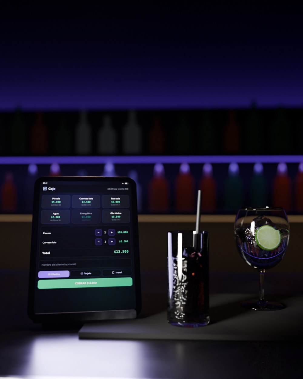 Tablet con la caja de PasaYa sobre la barra, mostrando los tragos con su precio y lo que queda de cada uno, junto a una piscola y una gin tónica.